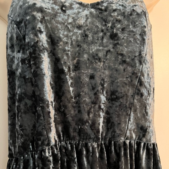 Crushed Velvet Shorts Romper - Picture 9 of 11
